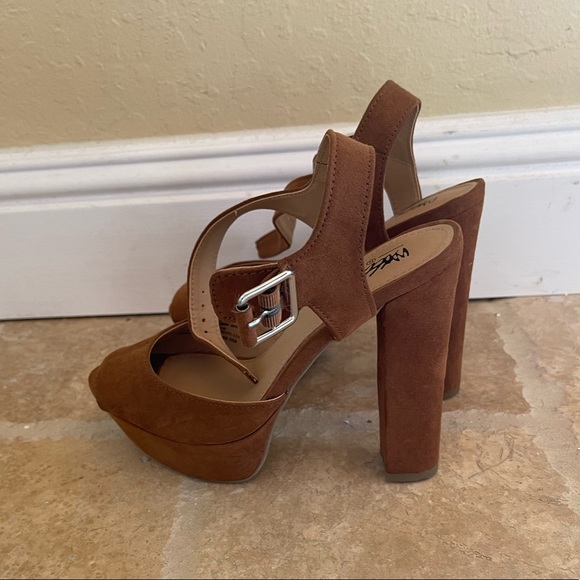 Women’s 6.5 brown platform heels, new and unused - Picture 3 of 4